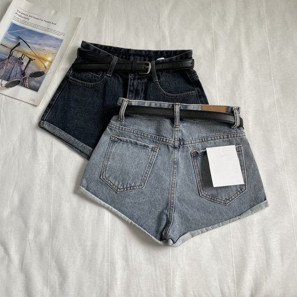 Jauns īso džinsu modelis ar jostiņu un kabatām