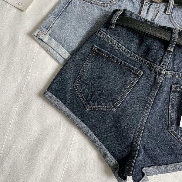 Jauns īso džinsu modelis ar jostiņu un kabatām