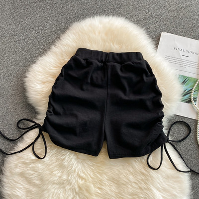 Sieviešu šorti ar saitēm un elastīgu jostasvietu