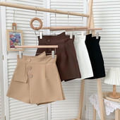 Jauns šortu modelis ar pogām vairākās krāsās sievietēm