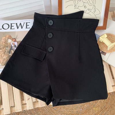 Jauns šortu modelis ar pogām vairākās krāsās sievietēm