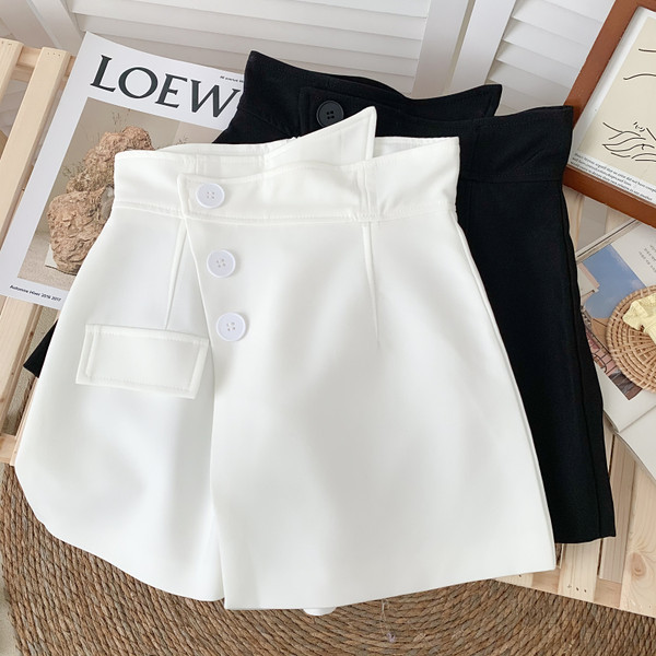 Jauns šortu modelis ar pogām vairākās krāsās sievietēm