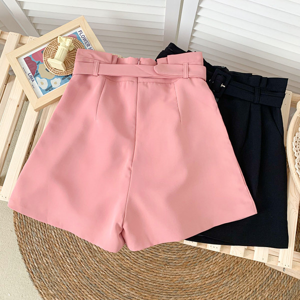 Ikdienas vasaras šorti ar jostiņu un pogām