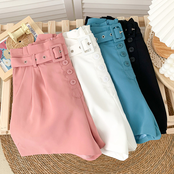 Ikdienas vasaras šorti ar jostiņu un pogām