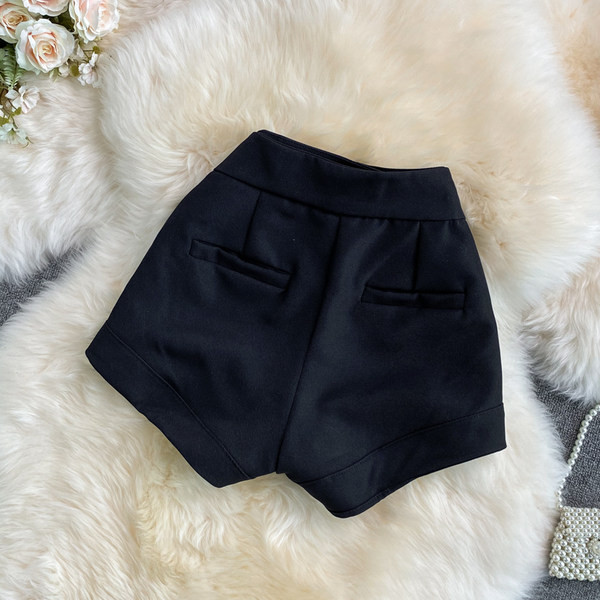 Sieviešu šorti ar akmeņiem un augstu vidukli