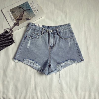 Blugi scurți actuali cu talie înaltă și motive rupte