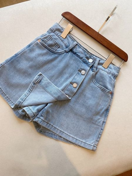 Дамски къси дънкови пола-панталони с копчета и джобове