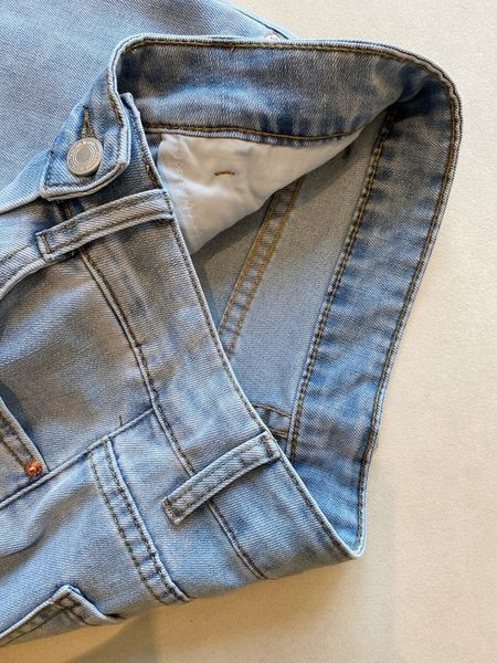 Дамски къси дънкови пола-панталони с копчета и джобове