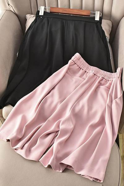 Sieviešu plati šorti ar augstu vidukli un kabatām