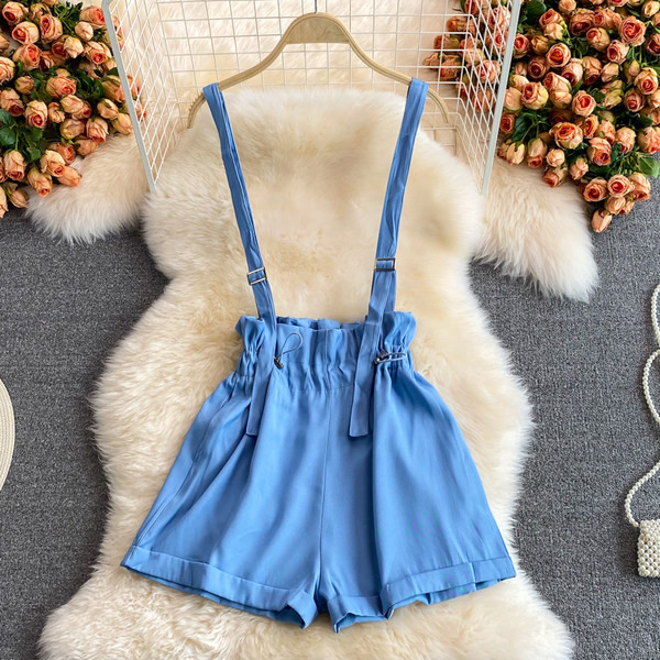 Jauns sieviešu šortu modelis ar bikšturiem zilā krāsā