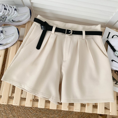 Jauna modeļa sieviešu šorti ar kabatām un jostu