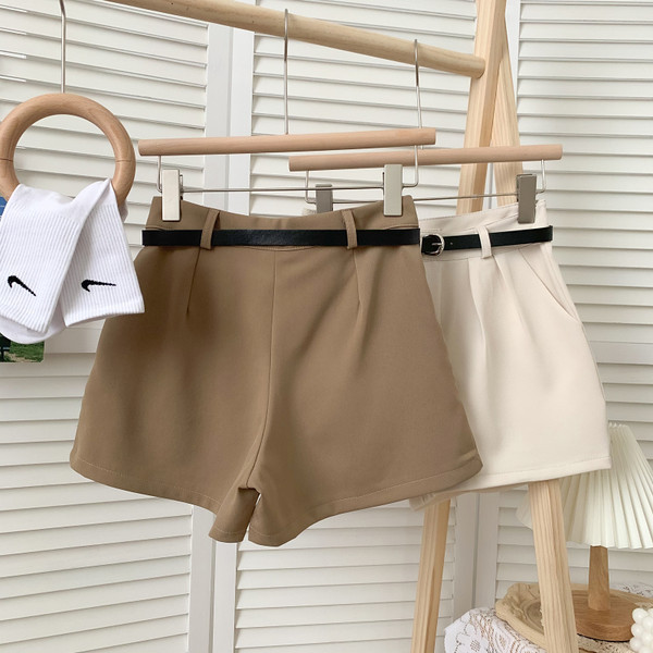 Jauna modeļa sieviešu šorti ar kabatām un jostu