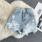 Sieviešu džinsa šorti ar 3D elementu