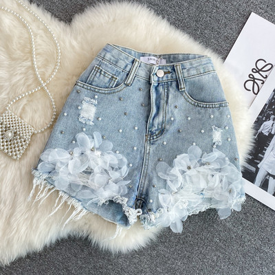 Sieviešu džinsa šorti ar 3D elementu