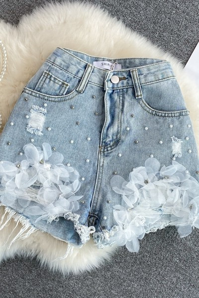 Sieviešu džinsa šorti ar 3D elementu