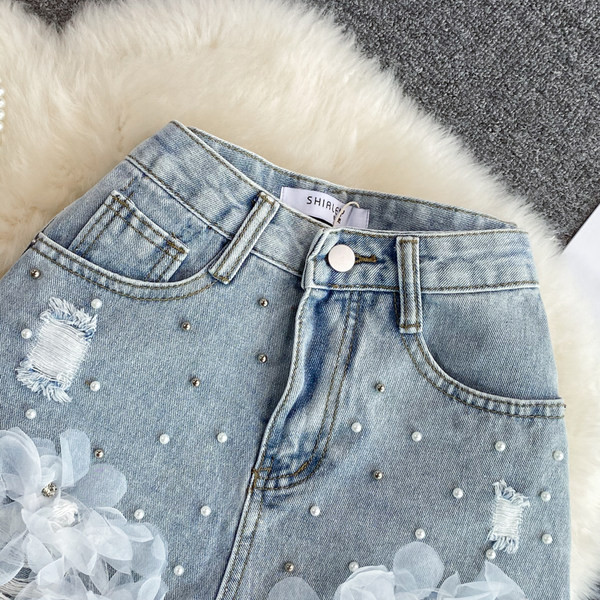 Sieviešu džinsa šorti ar 3D elementu