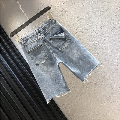 Къси дамски дънкови панталони със скъсан ефект 