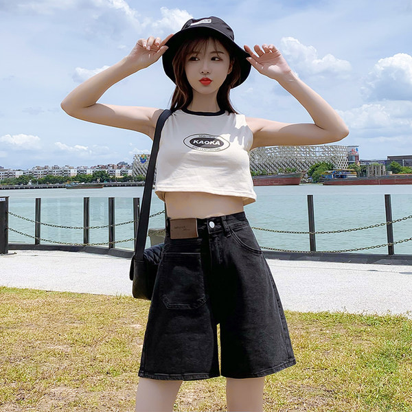 Pantaloni scurți de damă din denim model larg cu emblemă