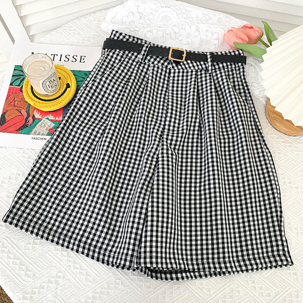 Sieviešu ikdienas rūtaini šorti ar jostu