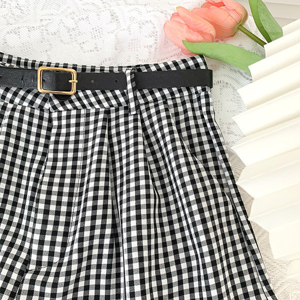 Sieviešu ikdienas rūtaini šorti ar jostu