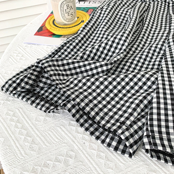 Sieviešu ikdienas rūtaini šorti ar jostu