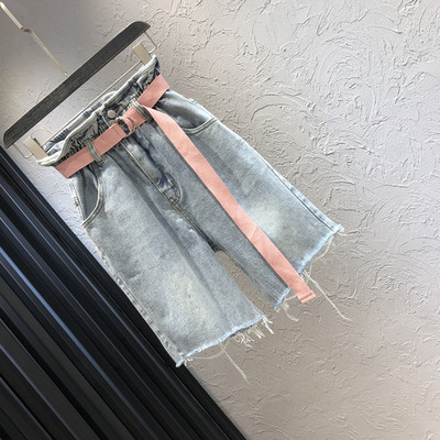 Jauns vasaras džinsu modelis ar jostu un augstu vidukli