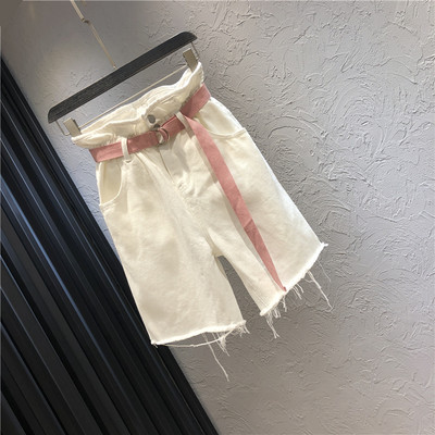 Jauns vasaras džinsu modelis ar jostu un augstu vidukli