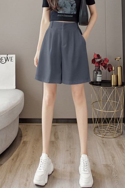 Pantaloni scurți cu talie înaltă și picioare largi pentru femei