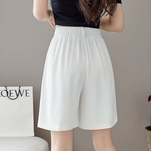 Pantaloni scurți cu talie înaltă și picioare largi pentru femei