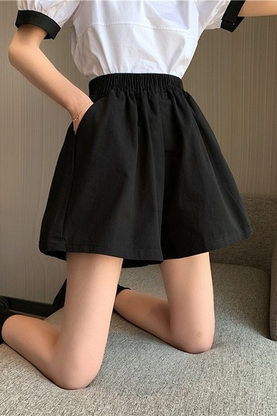 Pantaloni scurti largi de dama cu talie inalta