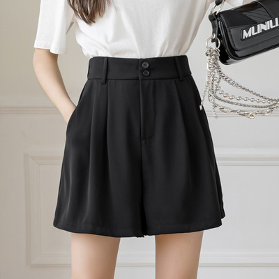 Sieviešu šortu plats modelis ar kabatām