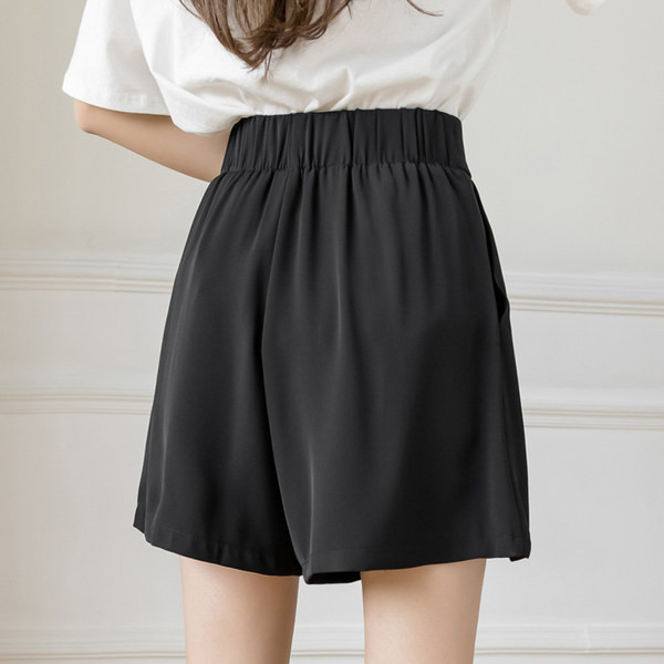 Sieviešu šortu plats modelis ar kabatām