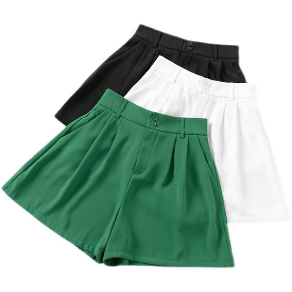 Sieviešu šortu plats modelis ar kabatām