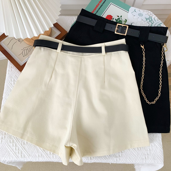 Vasarīgi sieviešu šorti ar kabatām un jostiņu vairākās krāsās