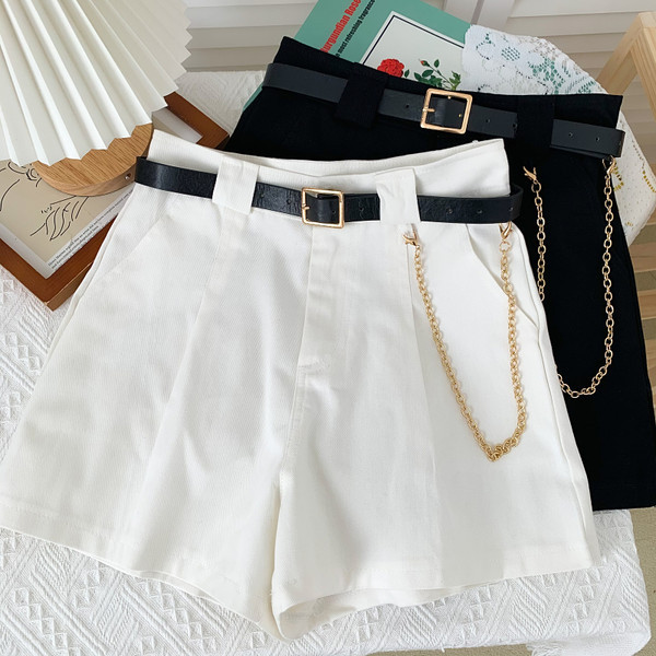 Vasarīgi sieviešu šorti ar kabatām un jostiņu vairākās krāsās