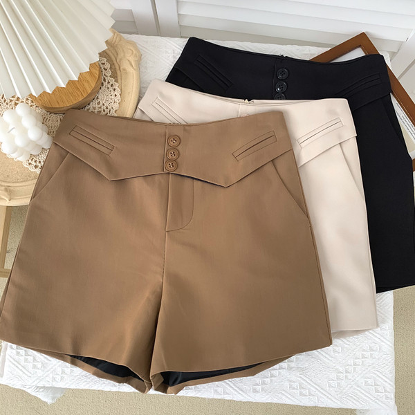 Pantaloni scurți casual cu nasturi și talie înaltă