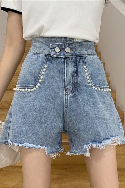 Modes sieviešu šorti ar augstu vidukli un dekoratīvām pērlēm