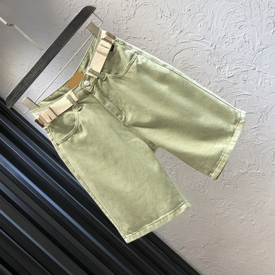 Jauns sieviešu džinsu modelis ar jostiņu un kabatām