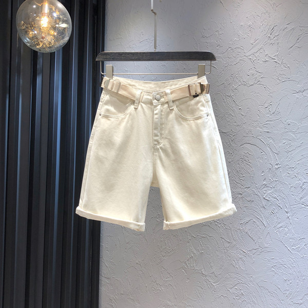 Jauns sieviešu džinsu modelis ar jostiņu un kabatām