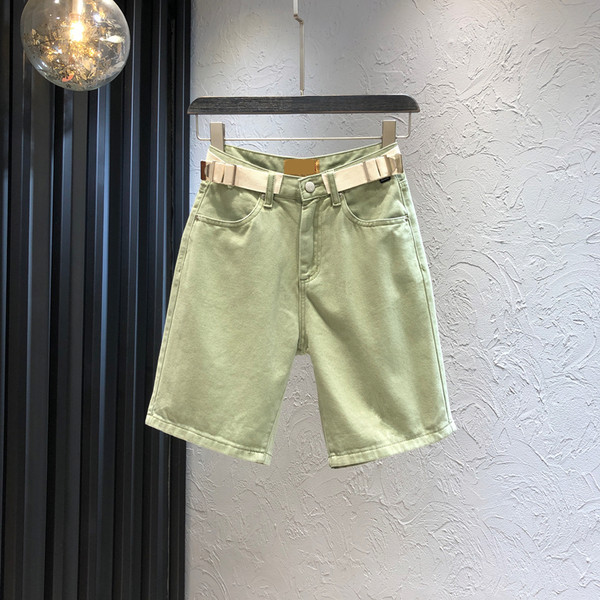 Jauns sieviešu džinsu modelis ar jostiņu un kabatām