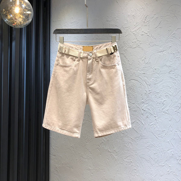 Jauns sieviešu džinsu modelis ar jostiņu un kabatām