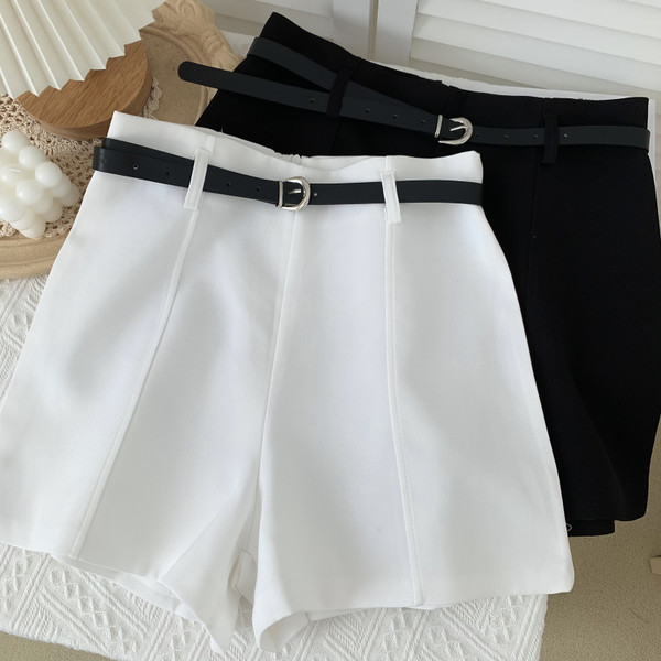 Modes sieviešu šorti ar augstu vidukli un jostu