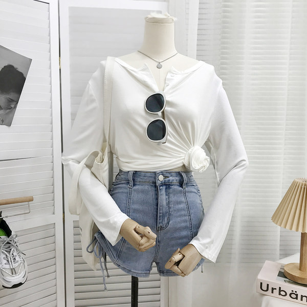 Blugi scurti de dama cu sireturi si nasturi