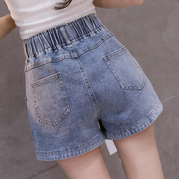 Дамски дънкови къси панталони с ластична талия и емблема 