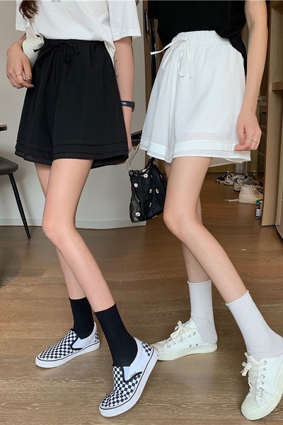 Sieviešu ikdienas šorti plati ar mežģīnēm