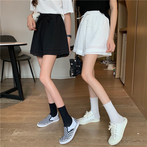 Sieviešu ikdienas šorti plati ar mežģīnēm