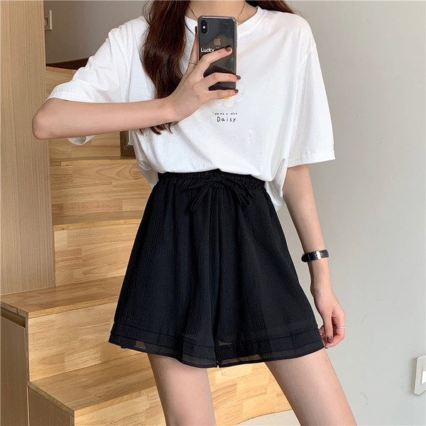 Sieviešu ikdienas šorti plati ar mežģīnēm