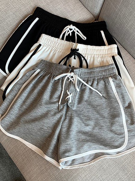 Pantaloni scurti sport de damă cu margini