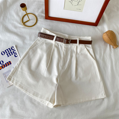 Stilīgs sieviešu šortu plats modelis