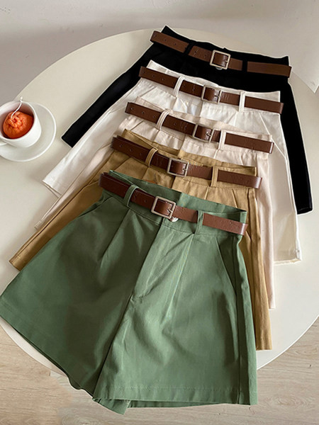 Stilīgs sieviešu šortu plats modelis